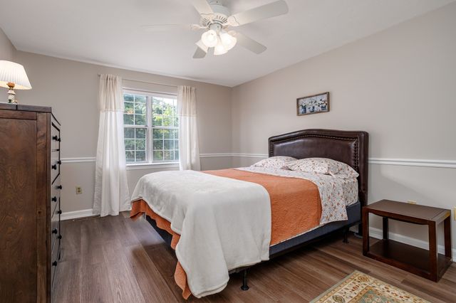 512 Ridgefield Cir C, Clinton, MA 01510
