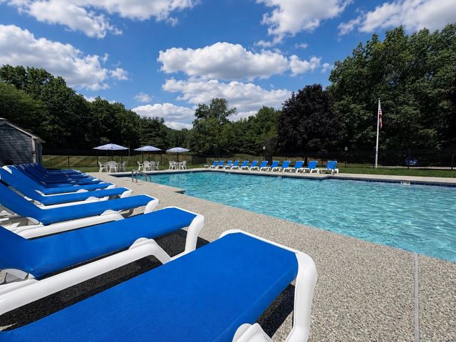 512 Ridgefield Cir C, Clinton, MA 01510