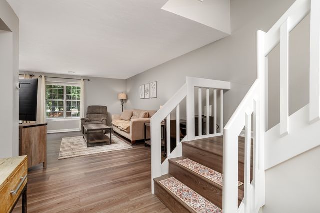 512 Ridgefield Cir C, Clinton, MA 01510