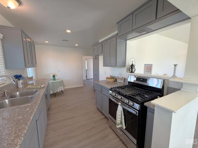 3117 Haley Street, Bakersfield, CA 93305