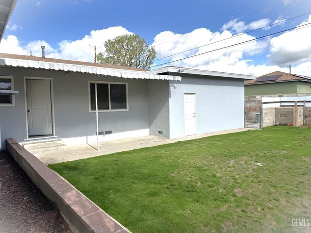 3117 Haley Street, Bakersfield, CA 93305