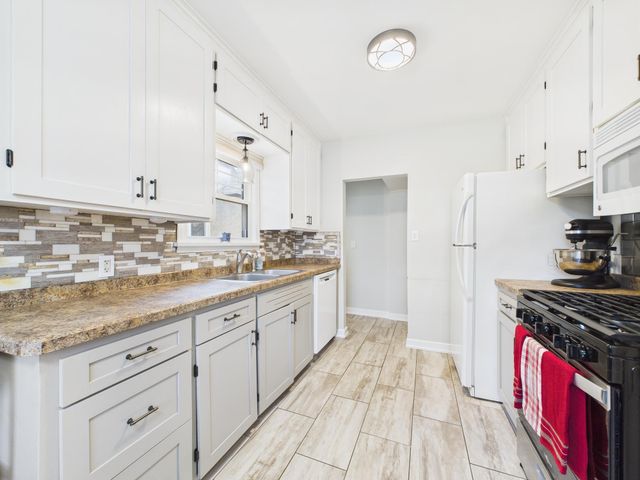 1964 Hyacinth Avenue E, Saint Paul, MN 55119