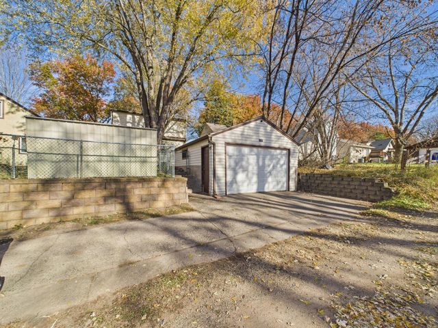 1964 Hyacinth Avenue E, Saint Paul, MN 55119