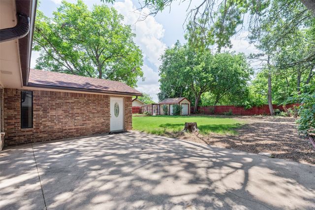 1017 Meadowlark Lane, Granbury, TX 76048