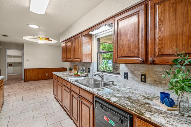 1017 Meadowlark Lane, Granbury, TX 76048