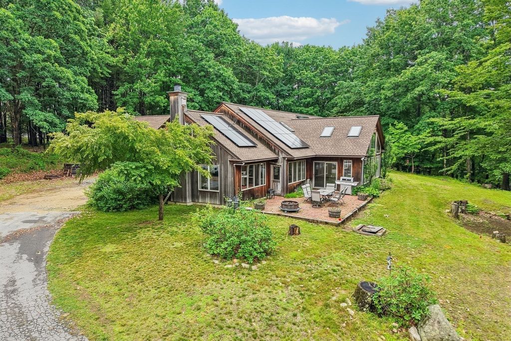 76 Foster Rd, Ashby, MA 01431