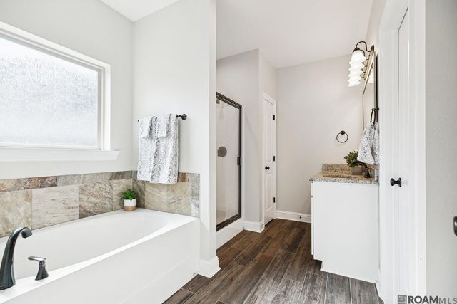 168 Lake Breeze Dr, Baton Rouge, LA 70820