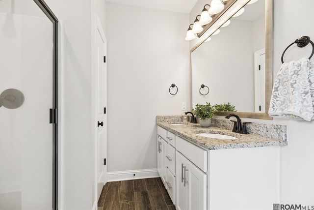 168 Lake Breeze Dr, Baton Rouge, LA 70820