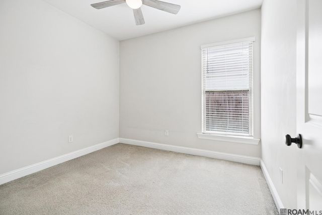 168 Lake Breeze Dr, Baton Rouge, LA 70820