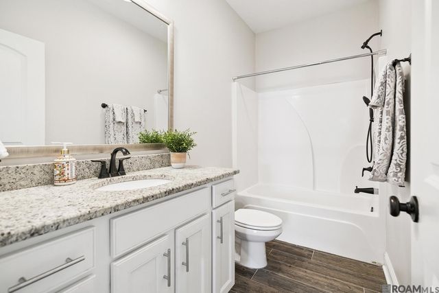 168 Lake Breeze Dr, Baton Rouge, LA 70820