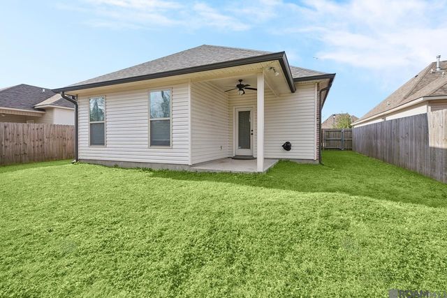 168 Lake Breeze Dr, Baton Rouge, LA 70820