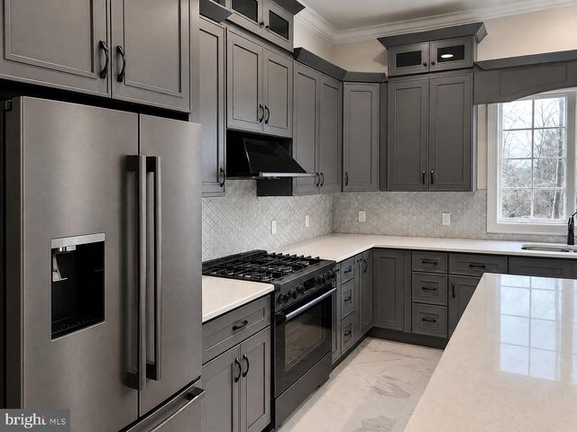 2640 EAGLE LN, Hellertown, PA 18055