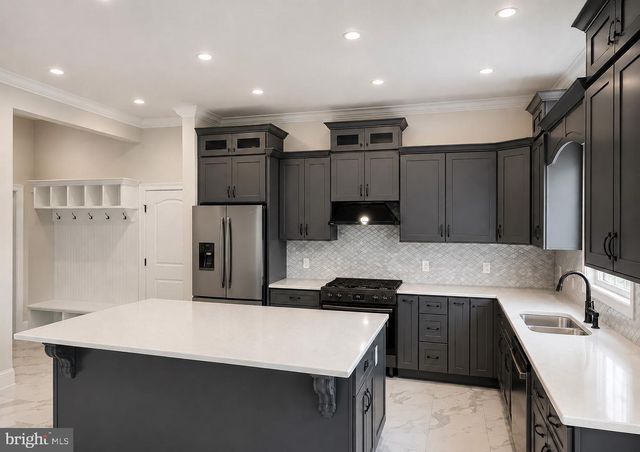 2640 EAGLE LN, Hellertown, PA 18055