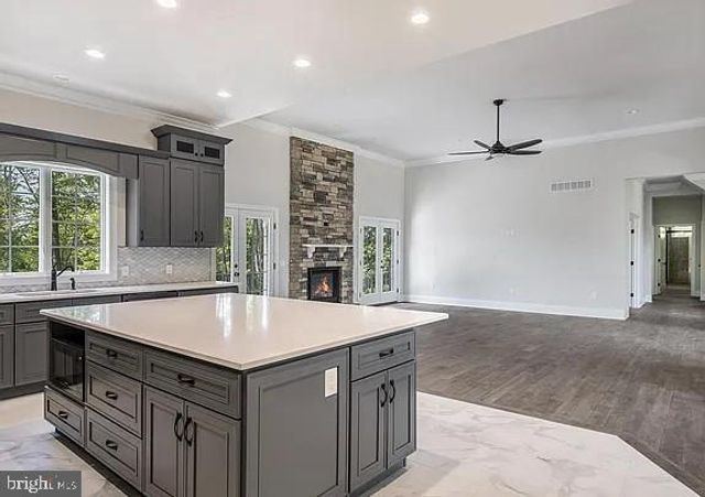 2640 EAGLE LN, Hellertown, PA 18055