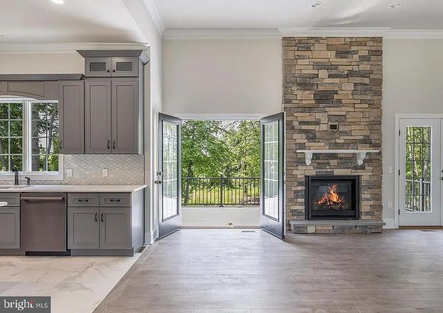 2640 EAGLE LN, Hellertown, PA 18055