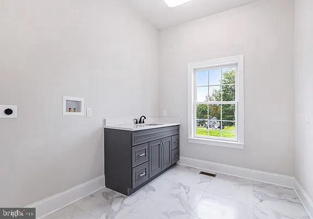 2640 EAGLE LN, Hellertown, PA 18055