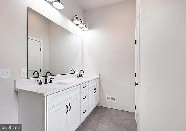 2640 EAGLE LN, Hellertown, PA 18055
