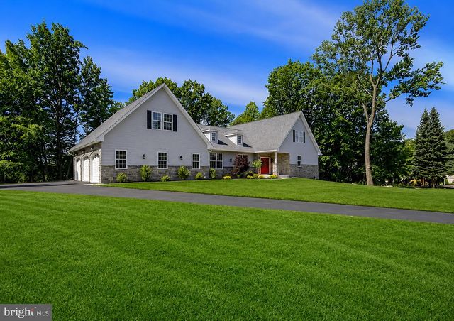 2640 EAGLE LN, Hellertown, PA 18055