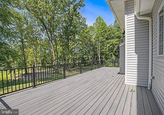 2640 EAGLE LN, Hellertown, PA 18055