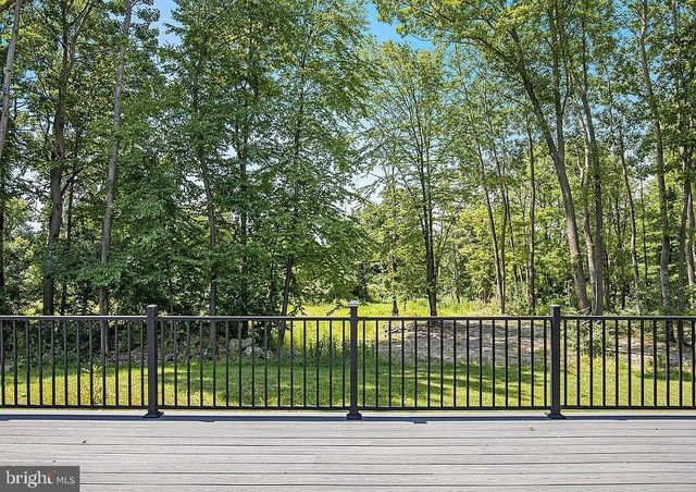 2640 EAGLE LN, Hellertown, PA 18055