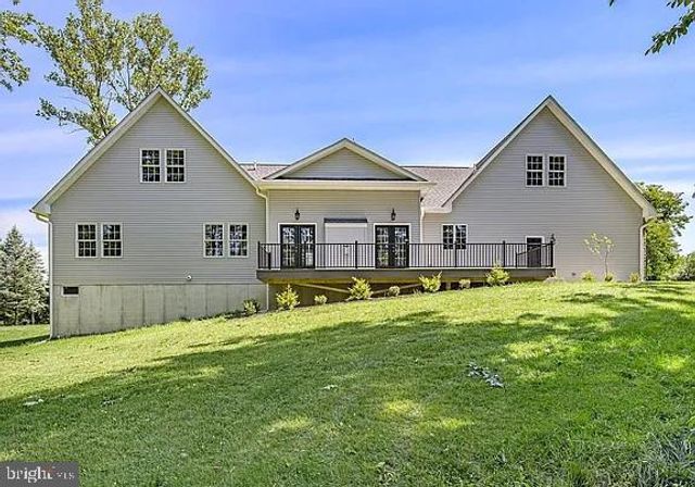 2640 EAGLE LN, Hellertown, PA 18055