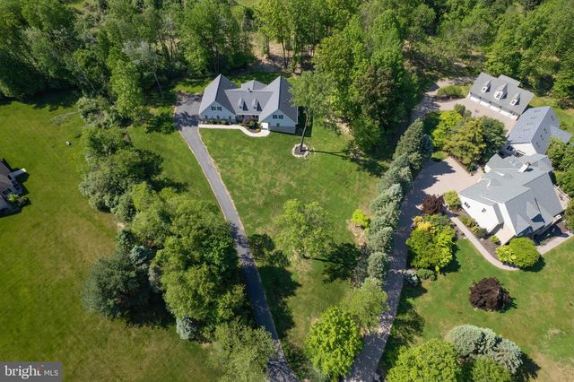 2640 EAGLE LN, Hellertown, PA 18055
