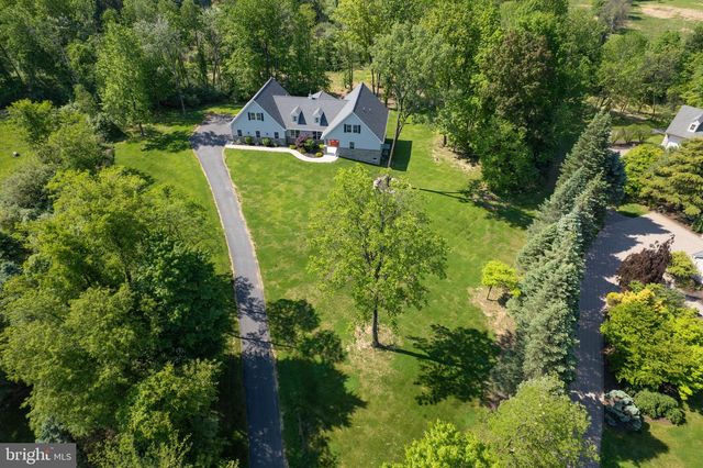2640 EAGLE LN, Hellertown, PA 18055