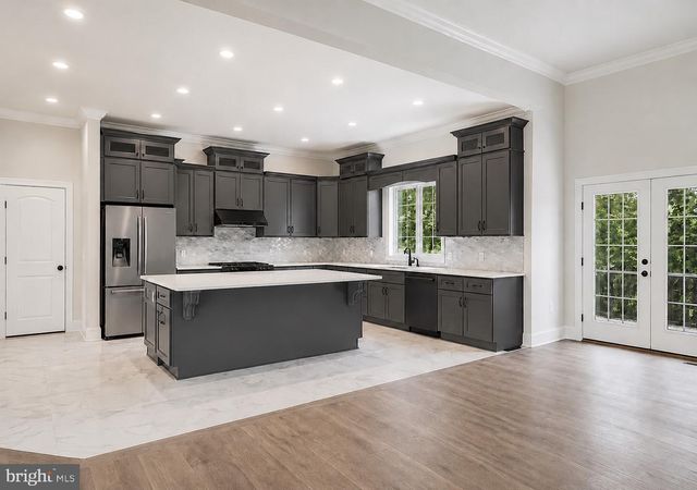 2640 EAGLE LN, Hellertown, PA 18055