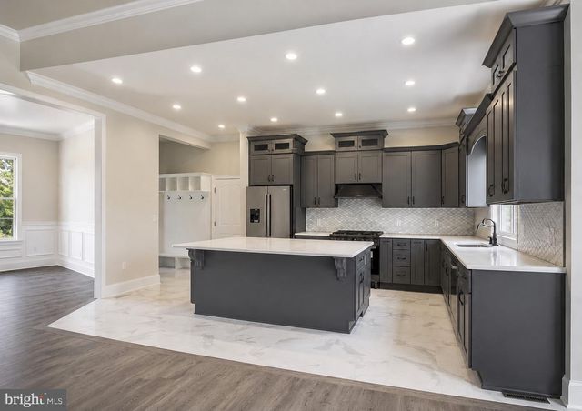 2640 EAGLE LN, Hellertown, PA 18055