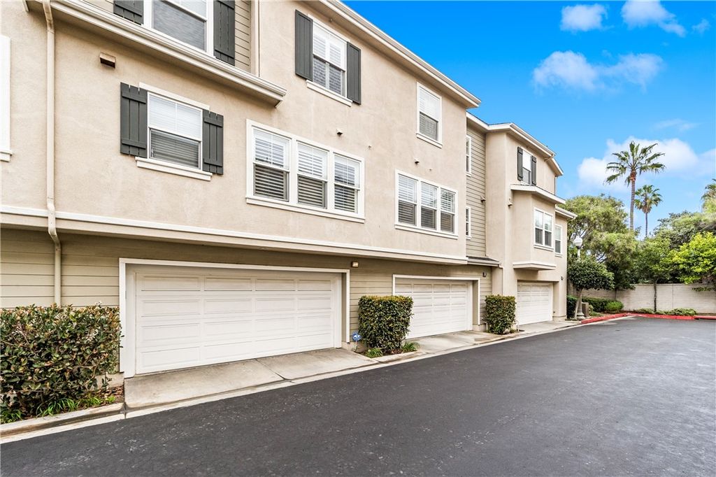 6227 Pacific Pointe, Huntington Beach, CA 92648 — exterior
