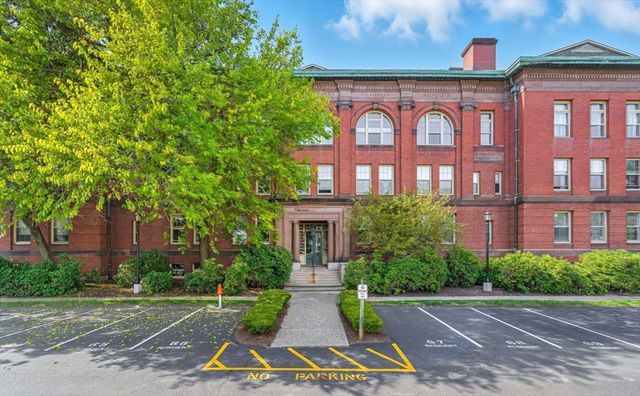 54 Forest St 411, Medford, MA 02155