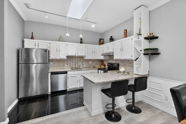 54 Forest St 411, Medford, MA 02155