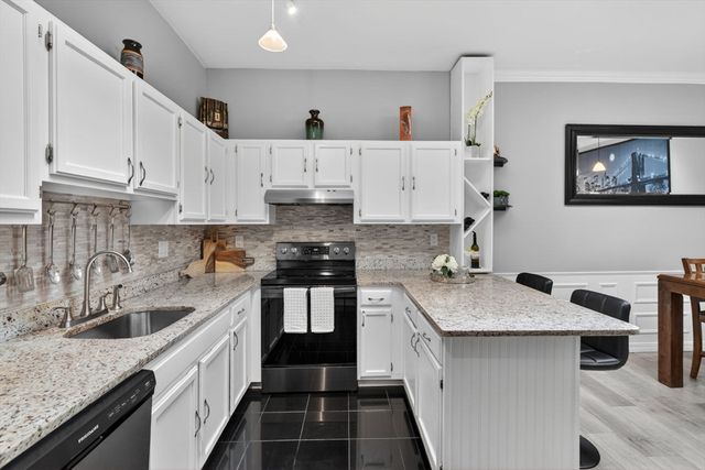 54 Forest St 411, Medford, MA 02155