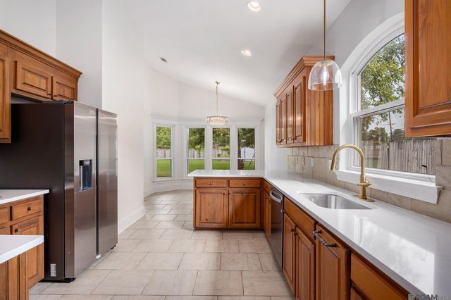 10417 Oakline Dr, Baton Rouge, LA 70809
