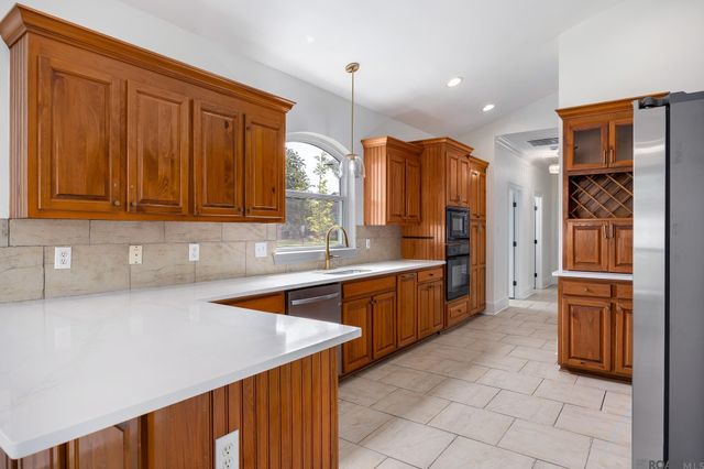 10417 Oakline Dr, Baton Rouge, LA 70809
