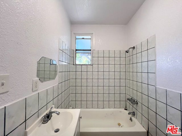 345 W 45th Street 7, Los Angeles, CA 90037