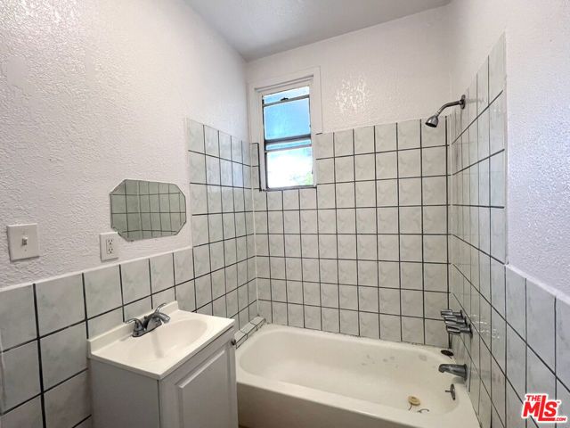 345 W 45th Street 7, Los Angeles, CA 90037