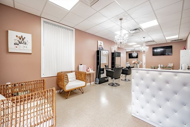 8-16 Chestnut St 16, West Springfield, MA 01089