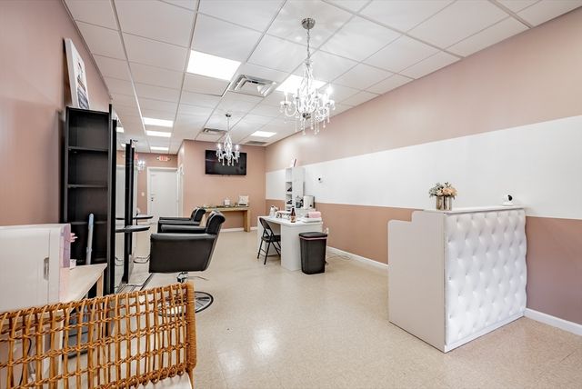 8-16 Chestnut St 16, West Springfield, MA 01089