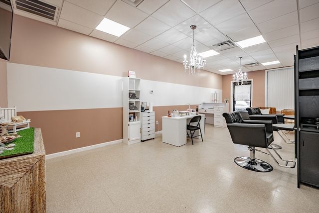 8-16 Chestnut St 16, West Springfield, MA 01089