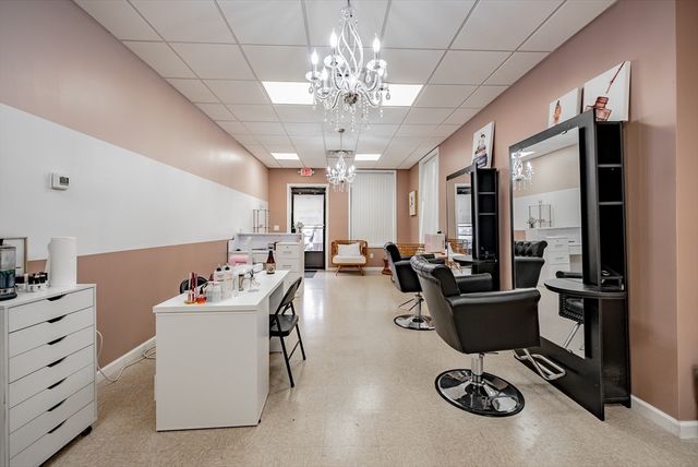 8-16 Chestnut St 16, West Springfield, MA 01089