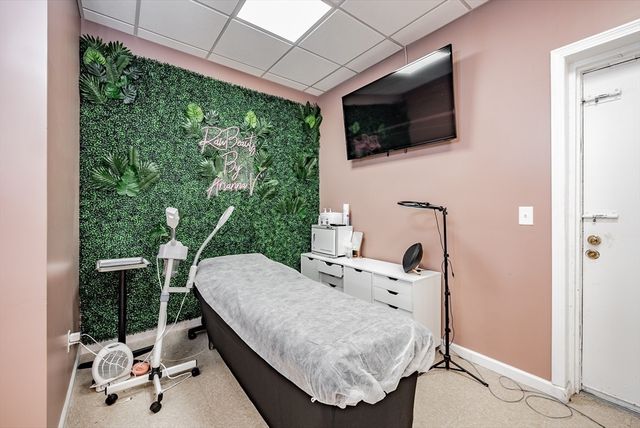 8-16 Chestnut St 16, West Springfield, MA 01089