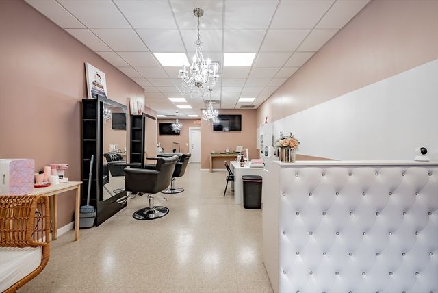 8-16 Chestnut St 16, West Springfield, MA 01089