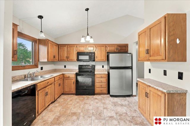 8035 Vernon Avenue, Omaha, NE 68134