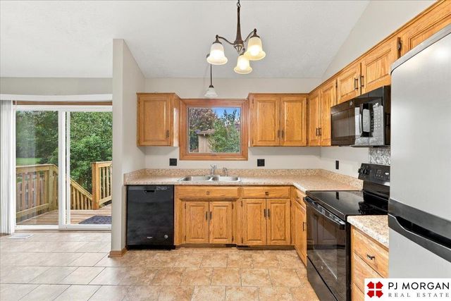 8035 Vernon Avenue, Omaha, NE 68134
