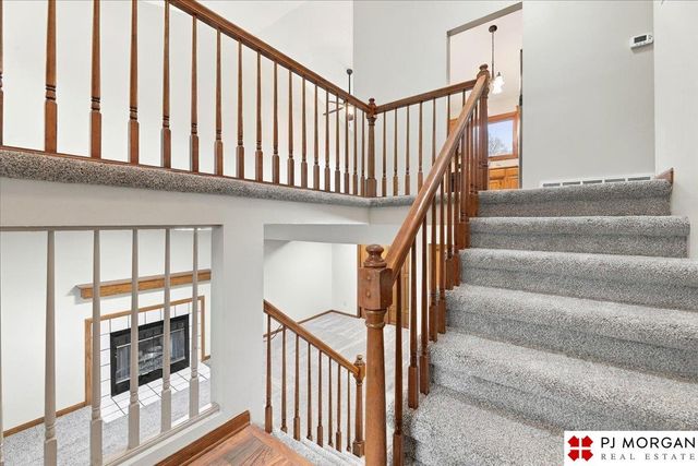 8035 Vernon Avenue, Omaha, NE 68134