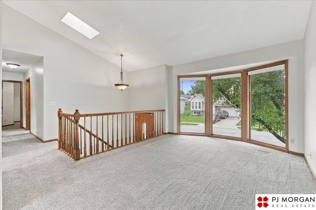 8035 Vernon Avenue, Omaha, NE 68134