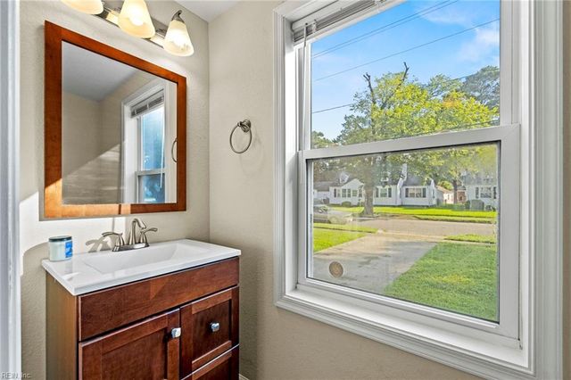 12 Greenbrier RD, Portsmouth, VA 23707