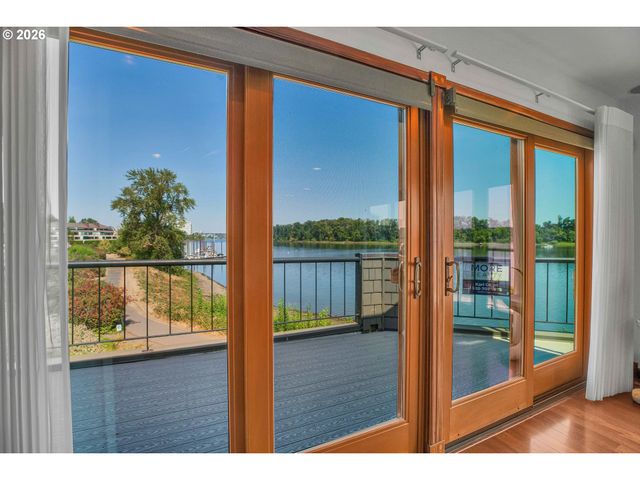 5672 S RIVERPOINT Ln, Portland, OR 97239