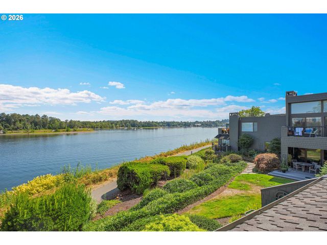 5672 S RIVERPOINT Ln, Portland, OR 97239